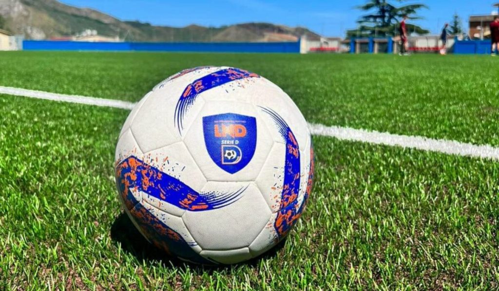 Pallone Serie D 1200x751 1 e1722130476666